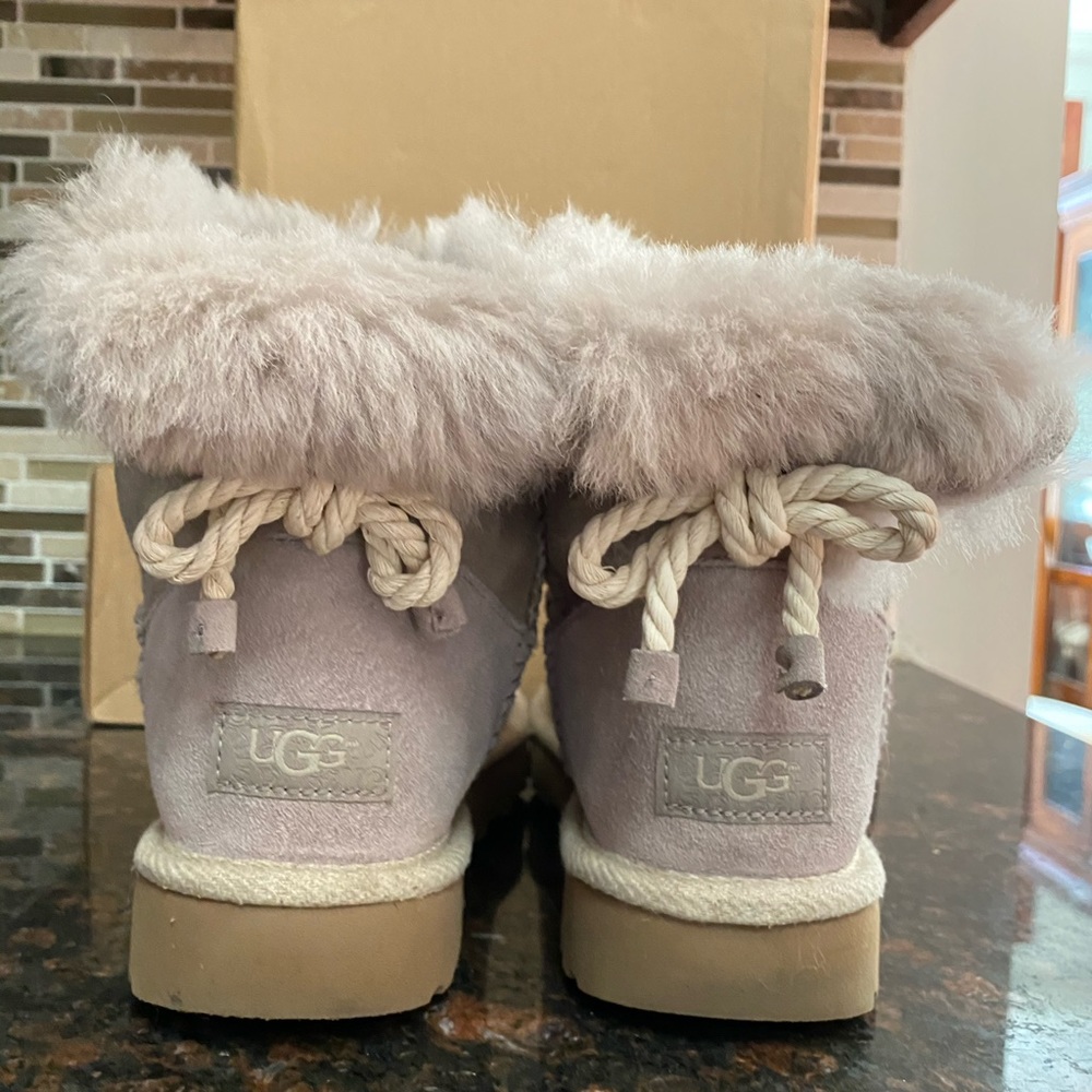 Like New SELENE Uggs!